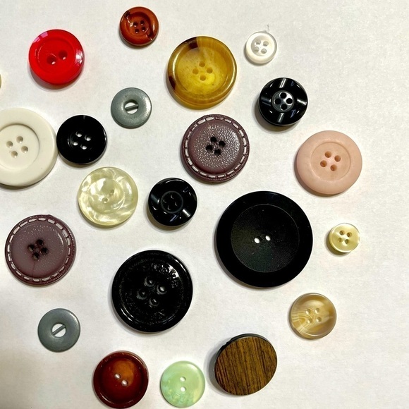 Vintage Buttons - 25 Pieces - Picture 8 of 11